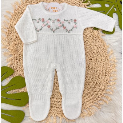 Macacão de linha Paola Branco com Rosê e Rosa